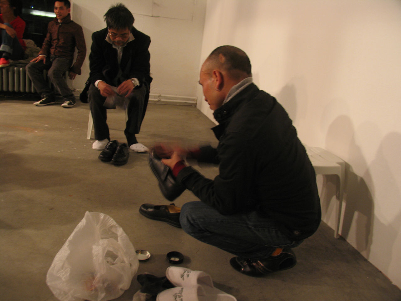 Photographic documentation of RYLLEGA Berlin (Performance by Truong Tan, 16 September 2008)